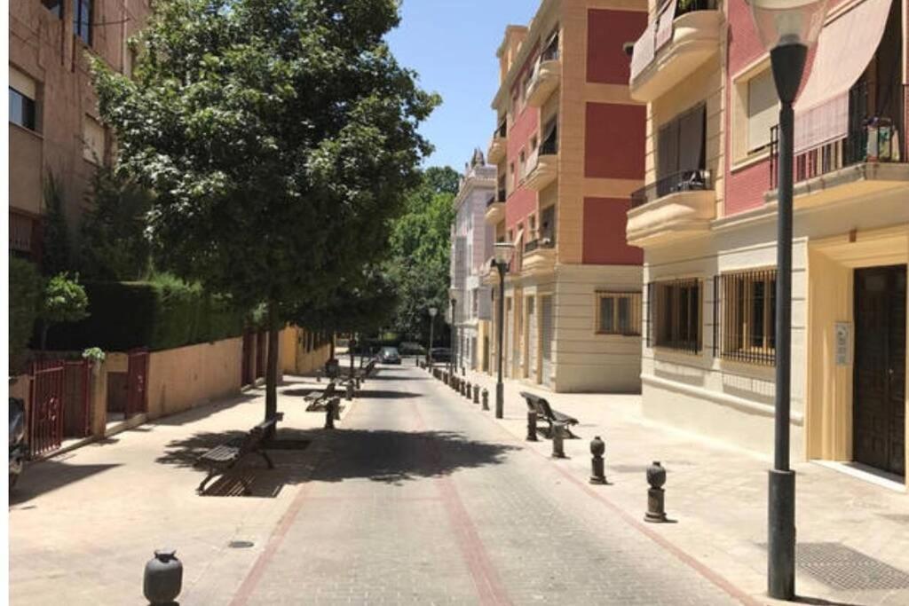 Bonito Apartamento Junto A Paseo De La Bomba Apartment Granada Exterior photo